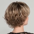 Perruque courte monofilament, un style très féminin
