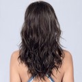 Perruque longue ondulée, une coiffure envoutante