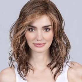 Perruque dégradée mi- longue, une coiffure tendance