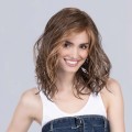 Perruque dégradée mi- longue, une coiffure tendance