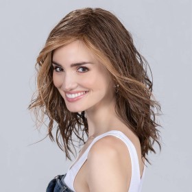 Perruque dégradée mi- longue, une coiffure tendance