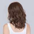 Perruque dégradée mi- longue, une coiffure tendance