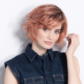 Perruque "Cookie Mono Part", une coiffure audacieuse et moderne