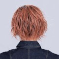 Perruque "Cookie Mono Part", une coiffure audacieuse et moderne
