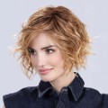 Perruque "Cookie Mono Part", une coiffure audacieuse et moderne