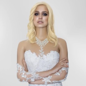 Perruque mi longue ondulée, une coiffure de starlette Mystic