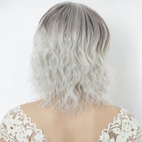 Perruque Mi-Longue Ondulée Gris Méché Frange Racines Foncées