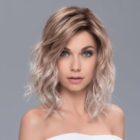 Perruque féminine, divinement glamour