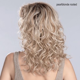 Perruque bouclée monofilament, une chevelure de princesse 