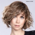 Perruque courte dégradée et effilée, une coiffure tendance 