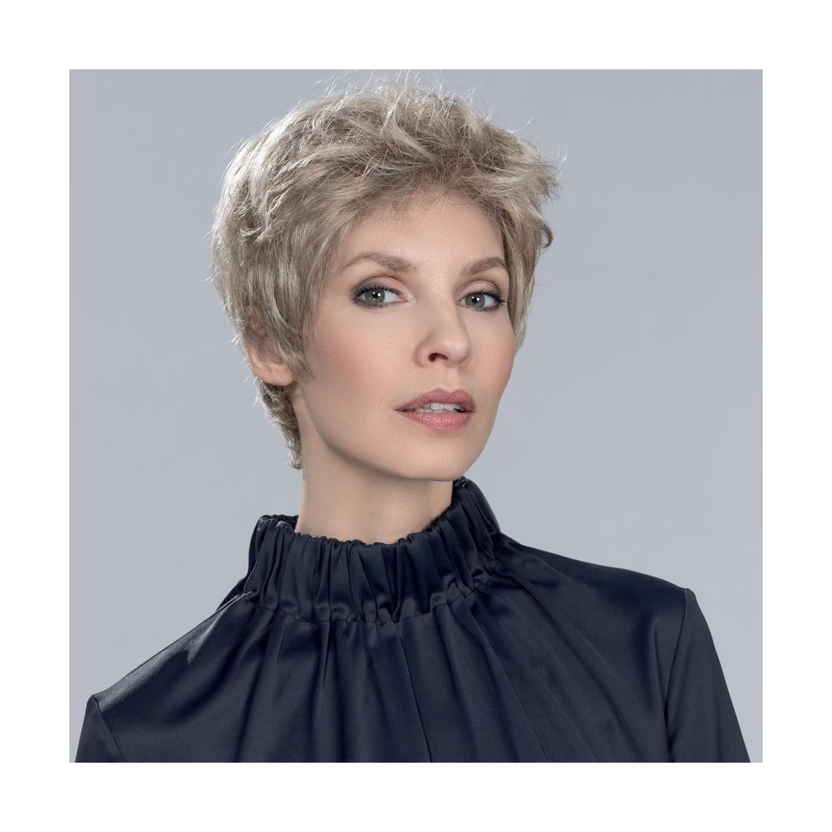 Perruque courte coupe dégradée, avec tulle cinéma Perruque courte coupe dégradée, avec tulle cinéma