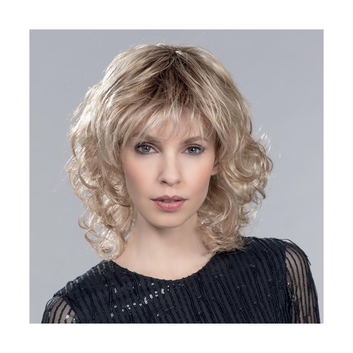 Perruque bouclée monofilament, un style farouchement féminin Perruque bouclée monofilament, un style farouchement féminin