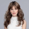 Perruque longue, mèches ondulantes, effet balayage