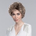 Perruque courte, une coupe chic pour toutes les occasions 