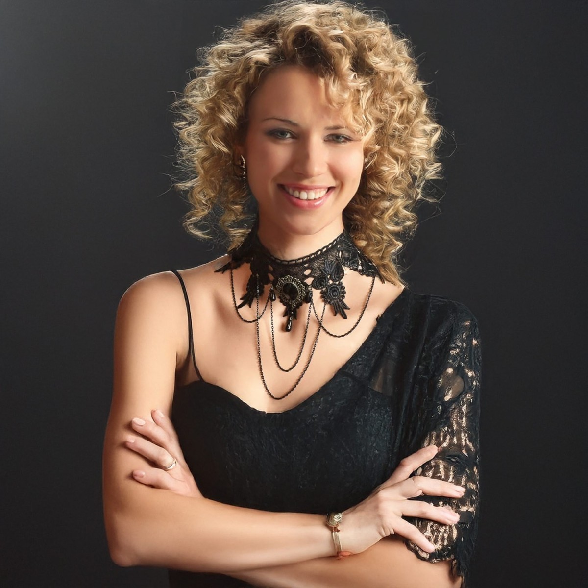 Collier gothique dentelle, ornée de strass Collier gothique dentelle, ornée de strass